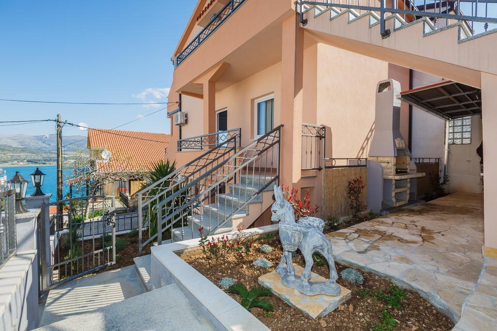 Apartments Viljac Трогір Екстер'єр фото