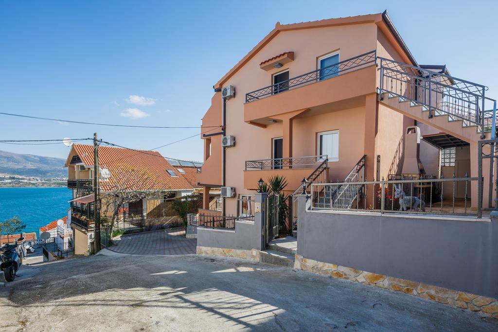 Apartments Viljac Трогір Екстер'єр фото
